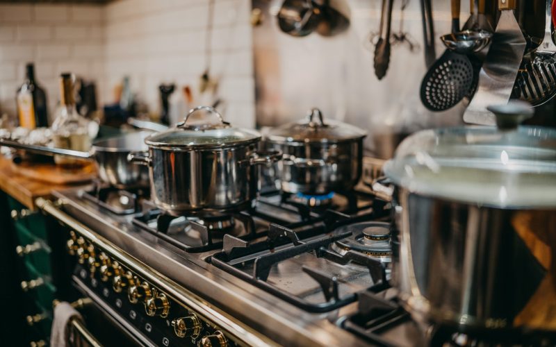Varför spelar val av grytor och kastruller så stor roll i matlagningen?